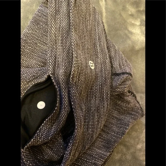 Lulu Cropped Wunder Under Leggings - Picture 2 of 2